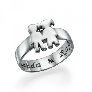 Personalised Mum Ring with Children Holding Hands - Handcrafted By Name My Rings™