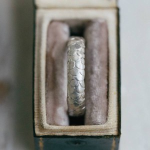 Personalised Gents Fish Scale Pattern Wedding Ring - Handcrafted By Name My Rings™